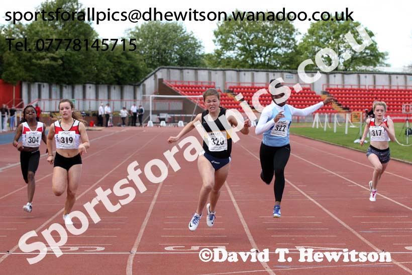 Girls under-15s 100 metres, North Eastern Champs, Gateshead Stadium. Photo: David T. Hewitson/Sports for All Pics